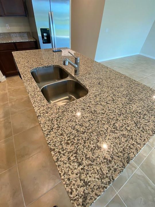 For Rent: $2,400 (3 beds, 2 baths, 1662 Square Feet)