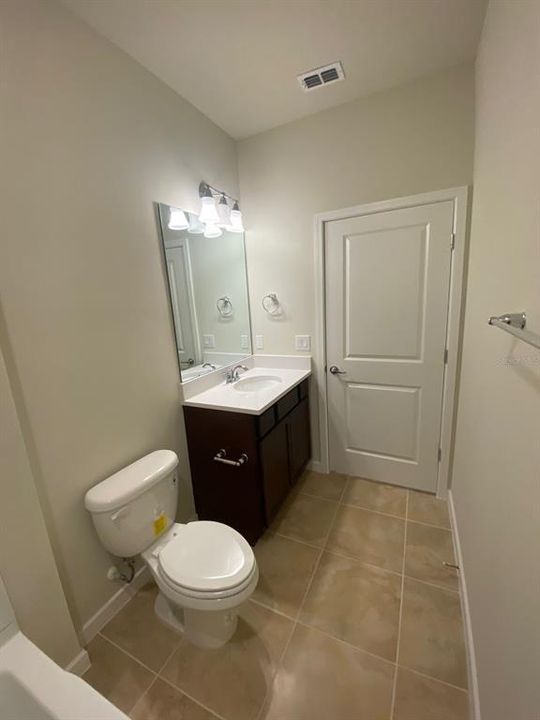 For Rent: $2,400 (3 beds, 2 baths, 1662 Square Feet)