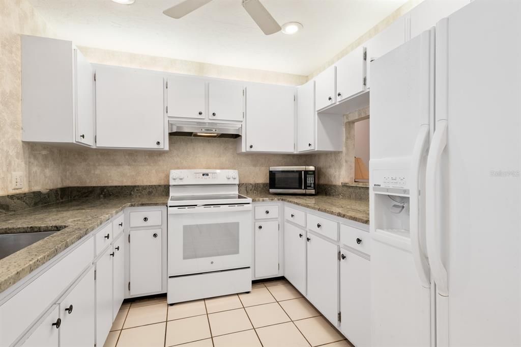 For Sale: $349,000 (3 beds, 3 baths, 1906 Square Feet)