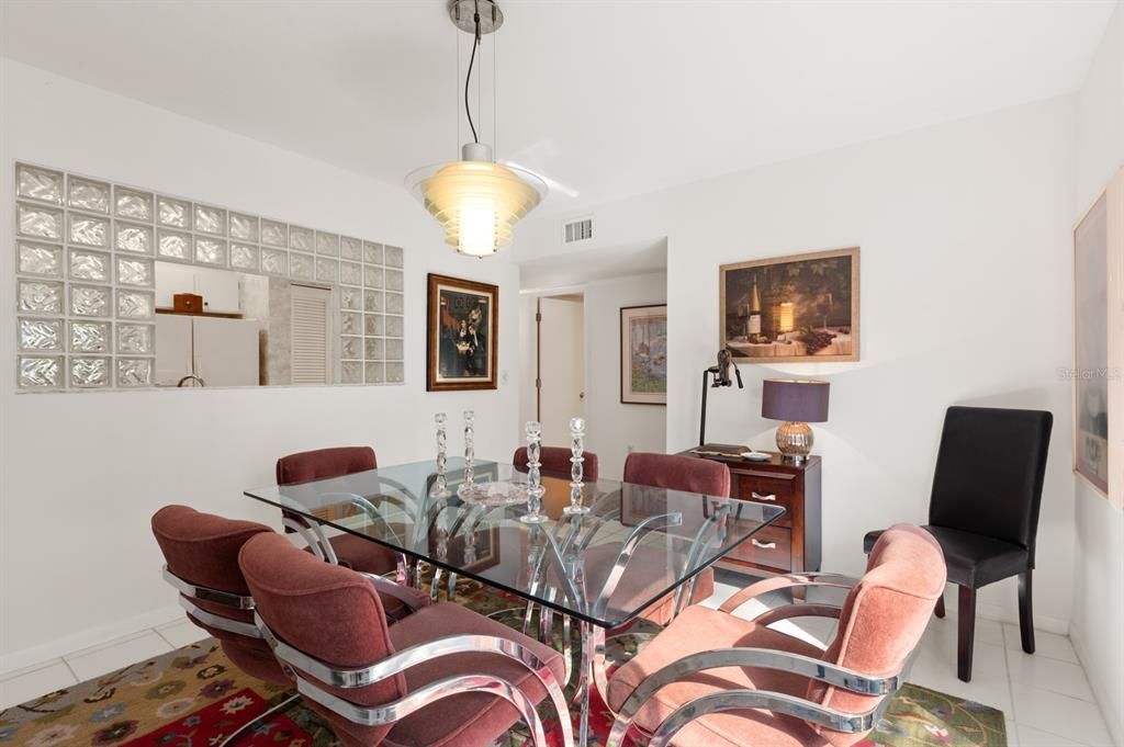 For Sale: $349,000 (3 beds, 3 baths, 1906 Square Feet)