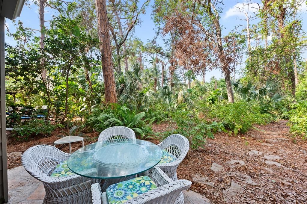 For Sale: $349,000 (3 beds, 3 baths, 1906 Square Feet)