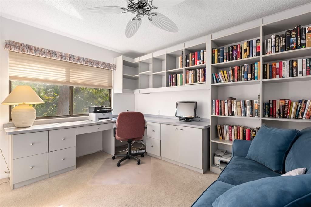 For Sale: $349,000 (3 beds, 3 baths, 1906 Square Feet)