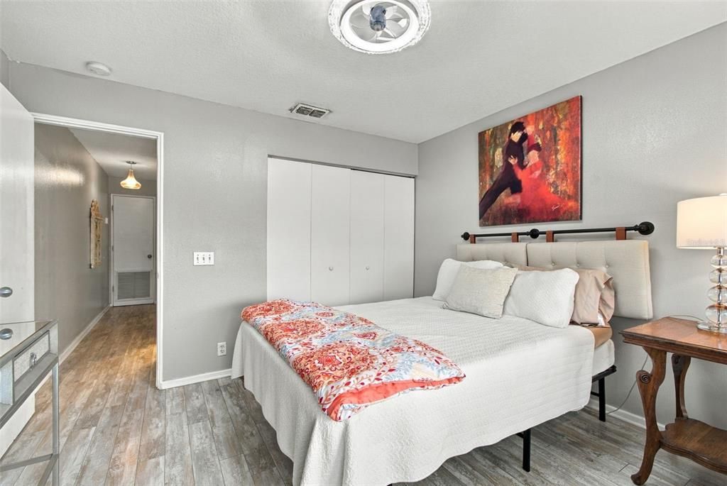 For Sale: $344,500 (2 beds, 2 baths, 1231 Square Feet)