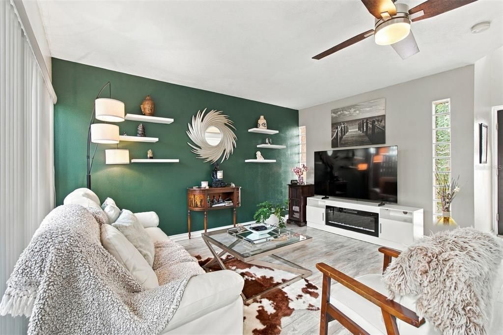 For Sale: $344,500 (2 beds, 2 baths, 1231 Square Feet)