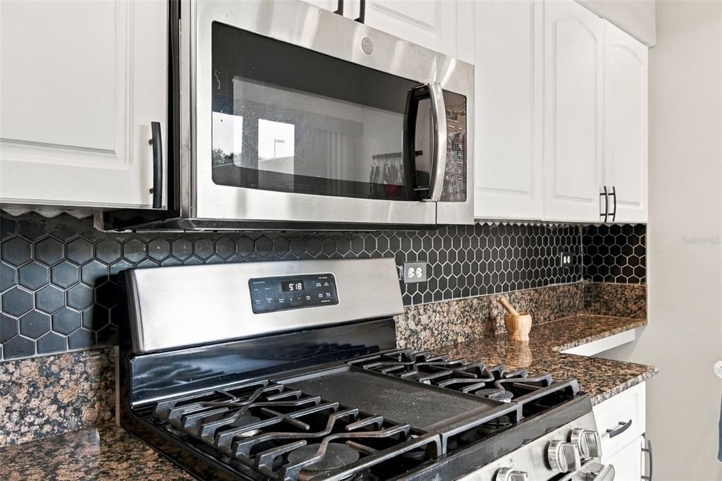 For Sale: $344,500 (2 beds, 2 baths, 1231 Square Feet)