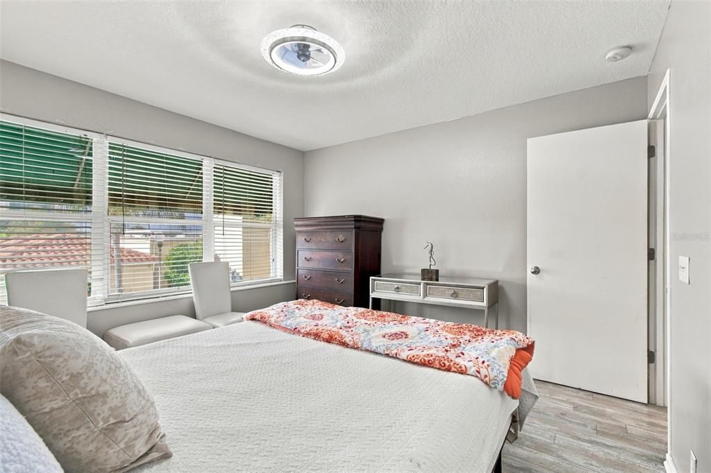 For Sale: $344,500 (2 beds, 2 baths, 1231 Square Feet)