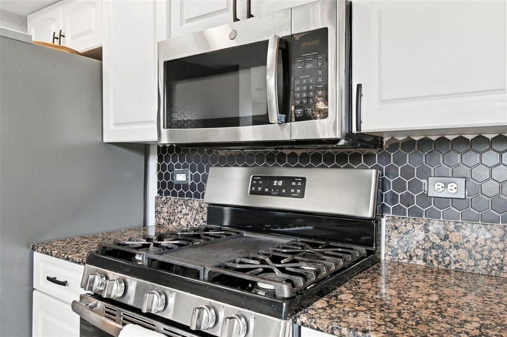 For Sale: $344,500 (2 beds, 2 baths, 1231 Square Feet)