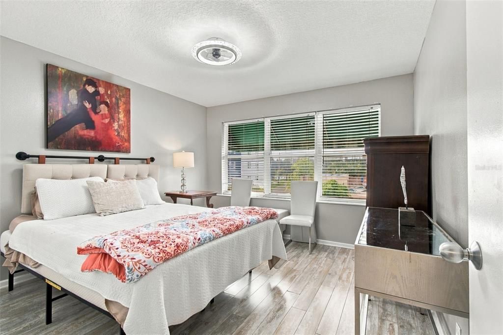 For Sale: $344,500 (2 beds, 2 baths, 1231 Square Feet)