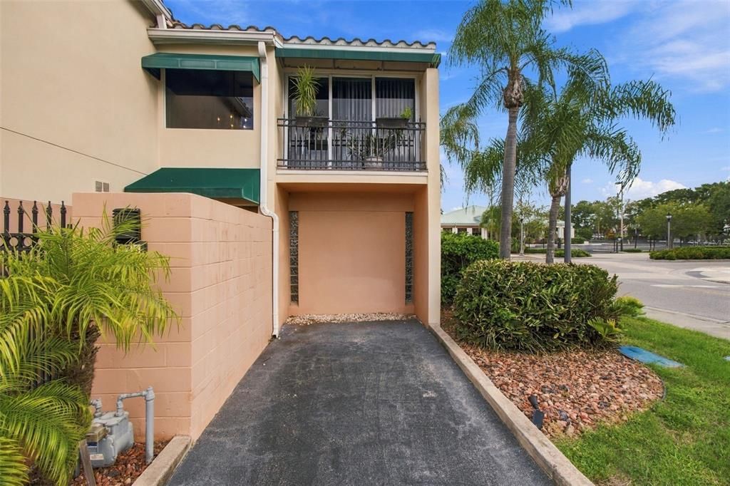 For Sale: $344,500 (2 beds, 2 baths, 1231 Square Feet)