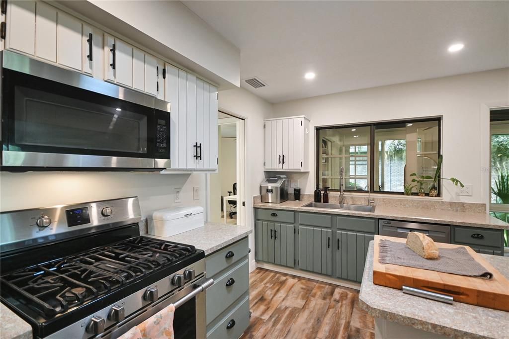 For Sale: $695,000 (4 beds, 3 baths, 2437 Square Feet)