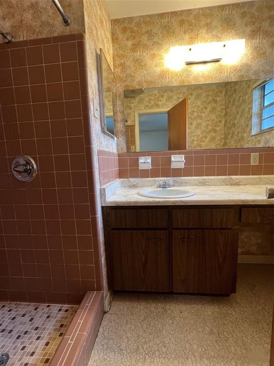 For Rent: $2,400 (4 beds, 2 baths, 1560 Square Feet)