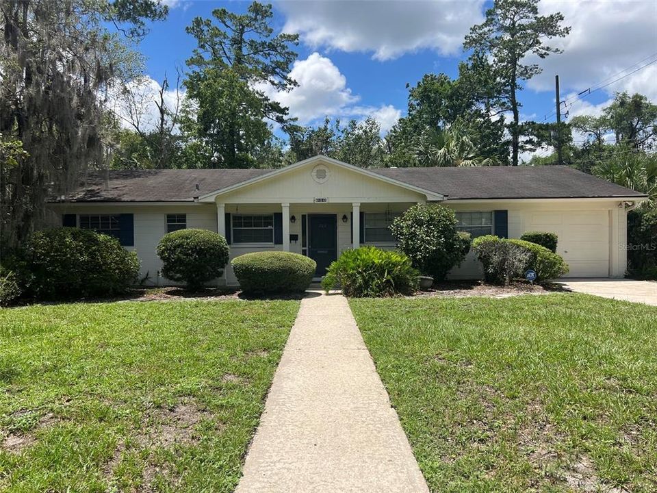 For Rent: $2,400 (4 beds, 2 baths, 1560 Square Feet)
