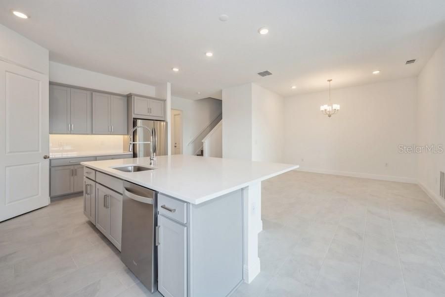 For Rent: $5,600 (5 beds, 3 baths, 3076 Square Feet)