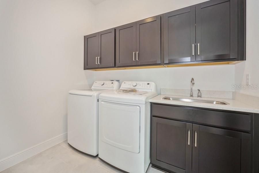 For Rent: $5,600 (5 beds, 3 baths, 3076 Square Feet)