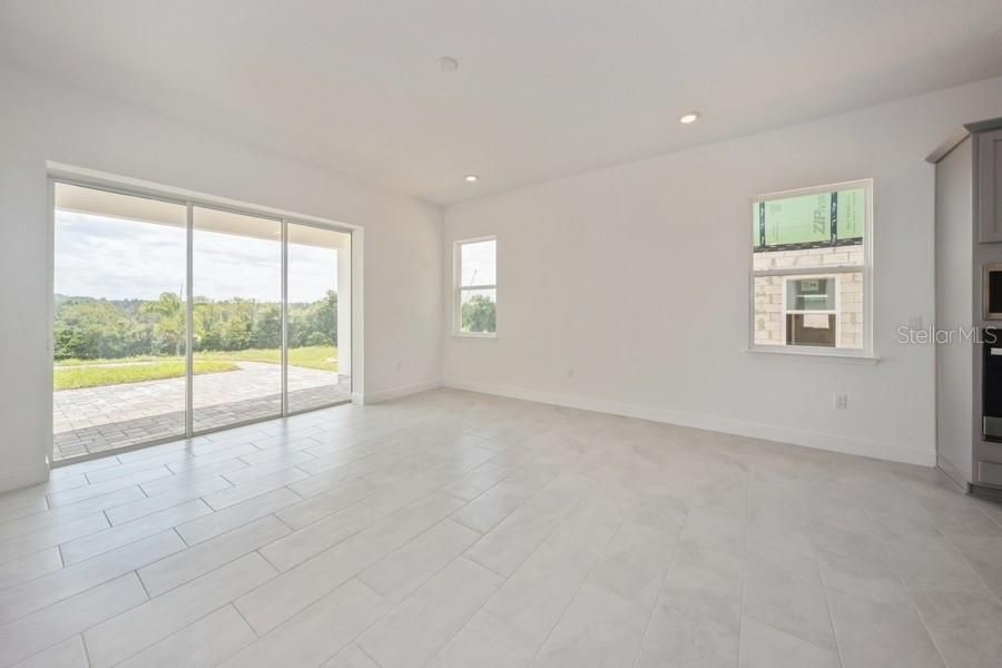 For Rent: $5,600 (5 beds, 3 baths, 3076 Square Feet)