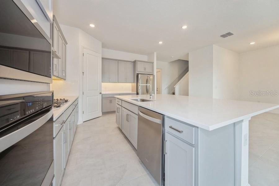 For Rent: $5,600 (5 beds, 3 baths, 3076 Square Feet)