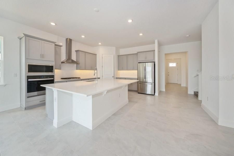 For Rent: $5,600 (5 beds, 3 baths, 3076 Square Feet)