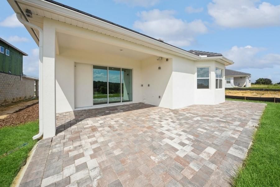 For Rent: $5,600 (5 beds, 3 baths, 3076 Square Feet)