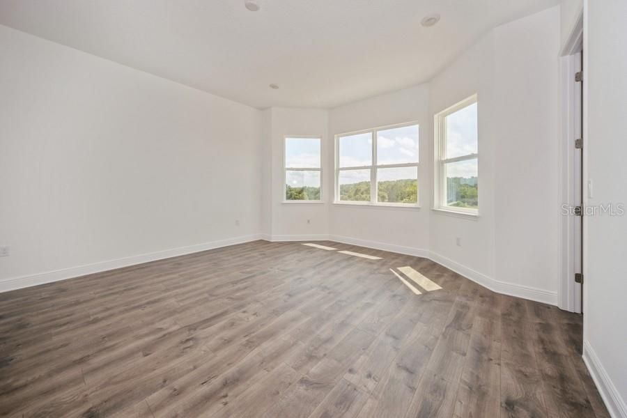 For Rent: $5,600 (5 beds, 3 baths, 3076 Square Feet)