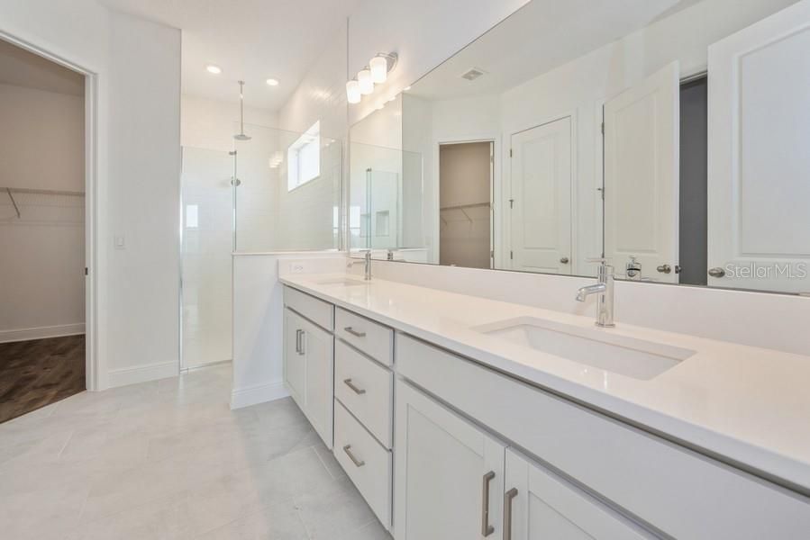For Rent: $5,600 (5 beds, 3 baths, 3076 Square Feet)
