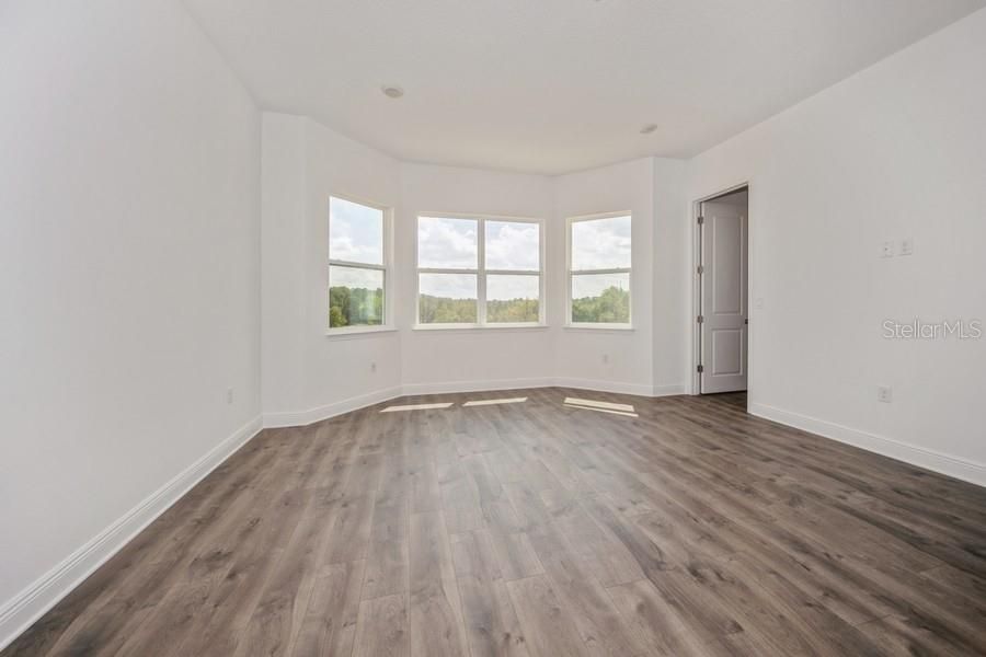 For Rent: $5,600 (5 beds, 3 baths, 3076 Square Feet)