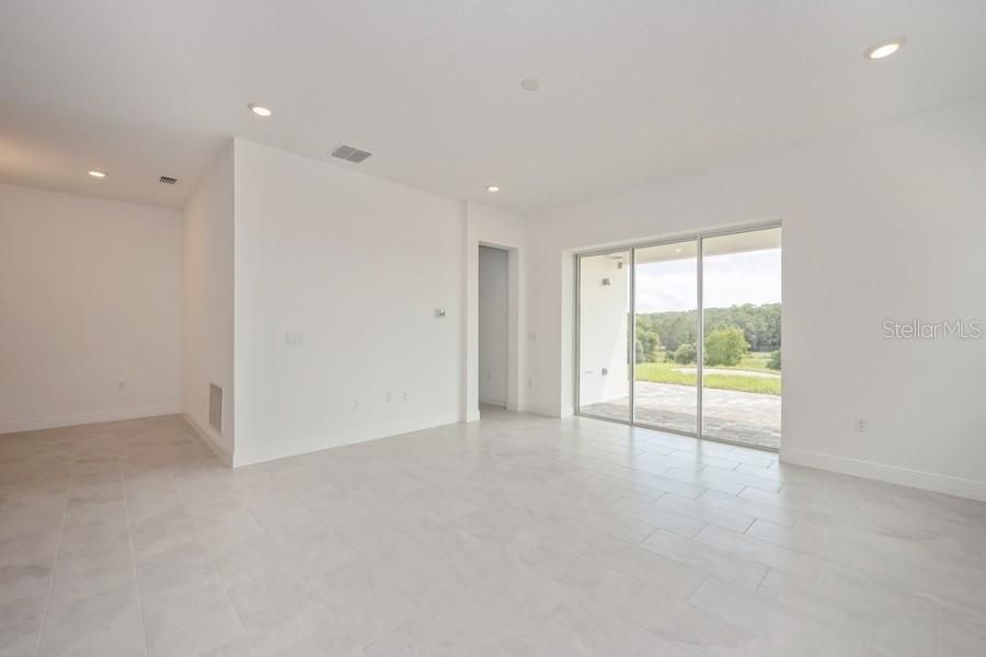 For Rent: $5,600 (5 beds, 3 baths, 3076 Square Feet)