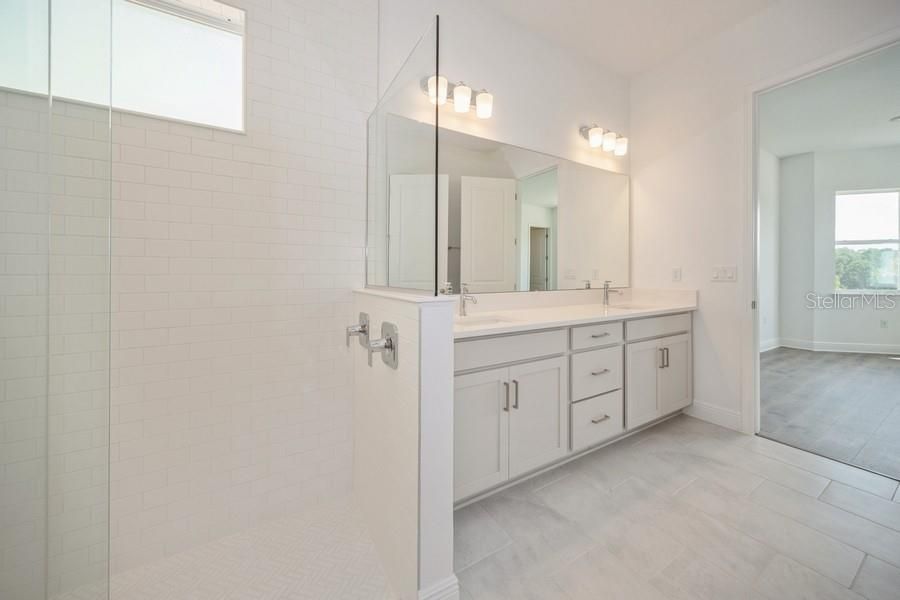 For Rent: $5,600 (5 beds, 3 baths, 3076 Square Feet)