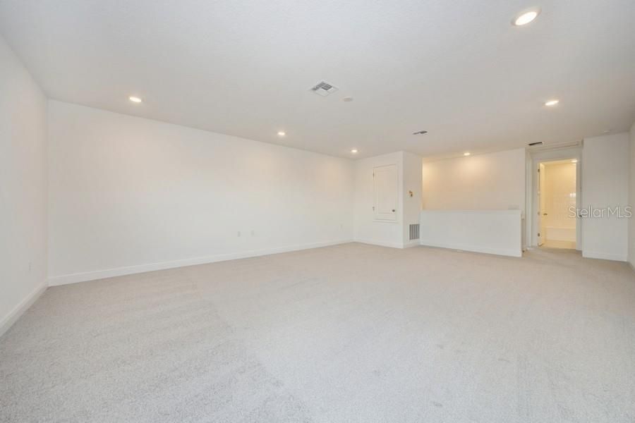 For Rent: $5,600 (5 beds, 3 baths, 3076 Square Feet)