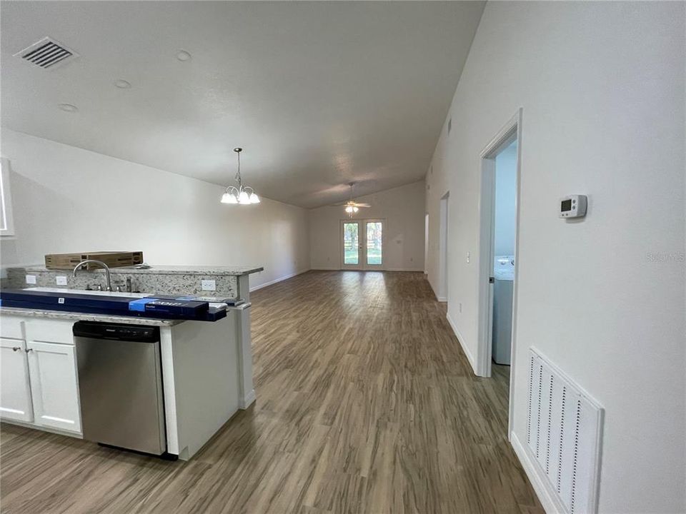 For Rent: $1,700 (3 beds, 2 baths, 1274 Square Feet)