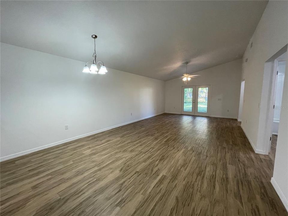 For Rent: $1,700 (3 beds, 2 baths, 1274 Square Feet)