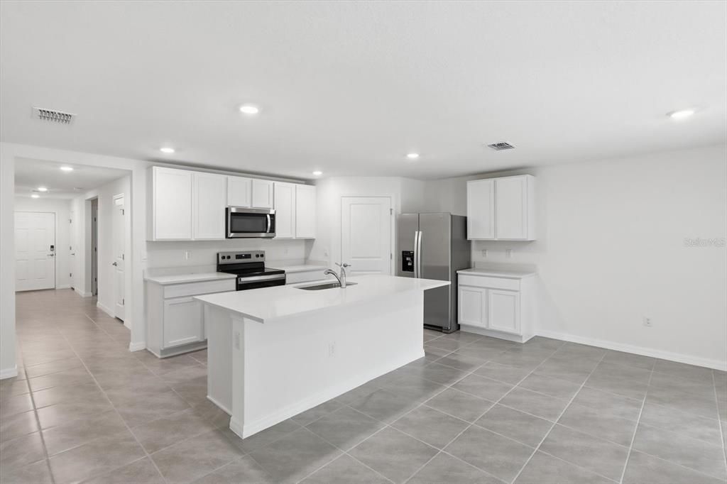 For Rent: $2,100 (4 beds, 2 baths, 1827 Square Feet)