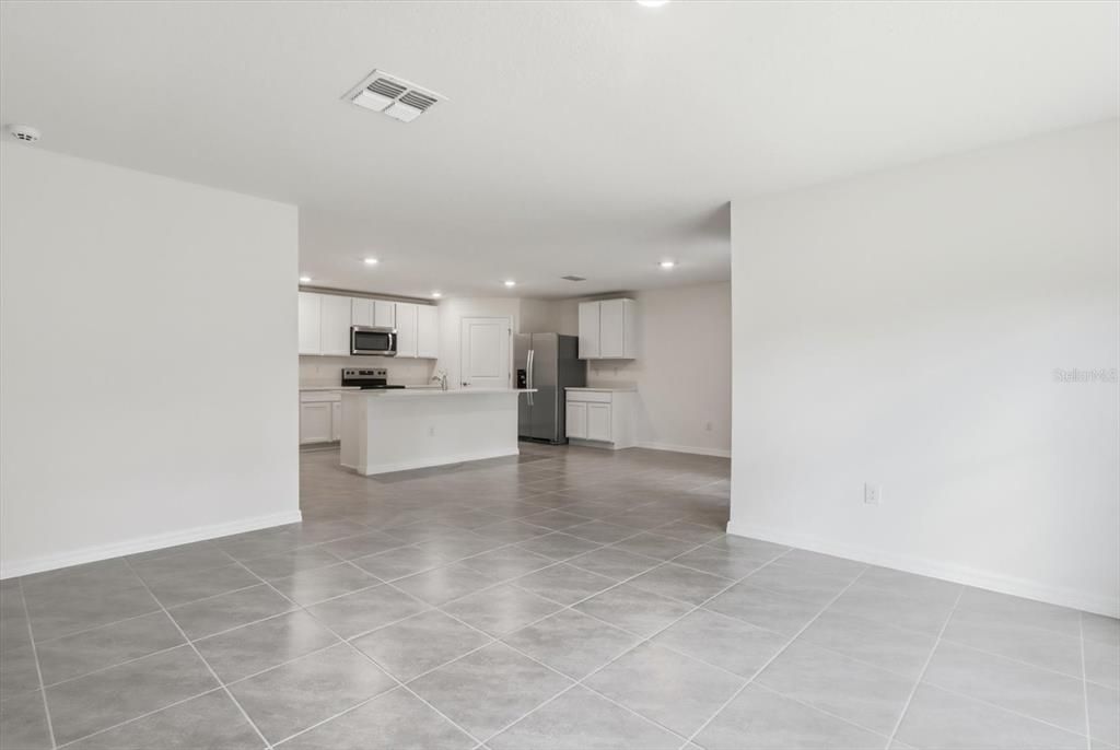 For Rent: $2,100 (4 beds, 2 baths, 1827 Square Feet)