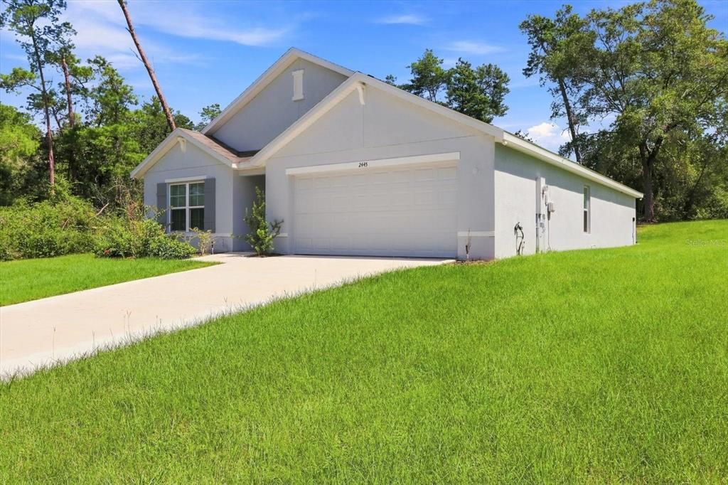 For Rent: $2,100 (4 beds, 2 baths, 1827 Square Feet)