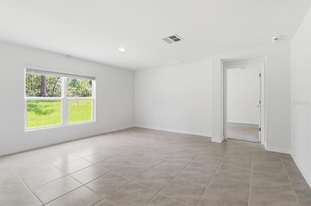 For Rent: $2,100 (4 beds, 2 baths, 1827 Square Feet)