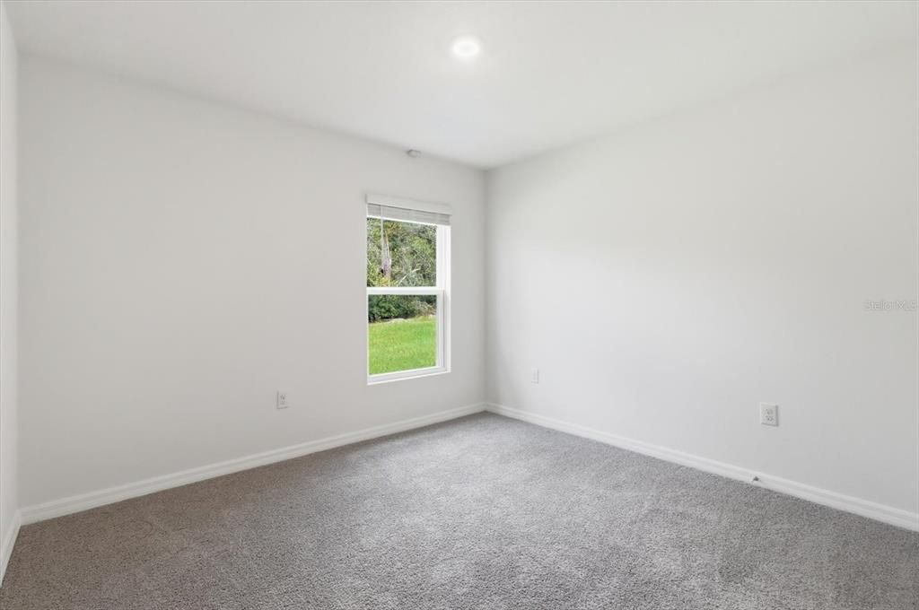 For Rent: $2,100 (4 beds, 2 baths, 1827 Square Feet)