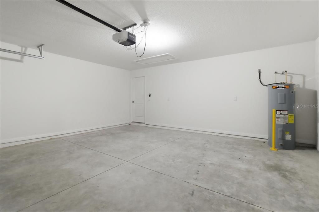 For Rent: $2,100 (4 beds, 2 baths, 1827 Square Feet)