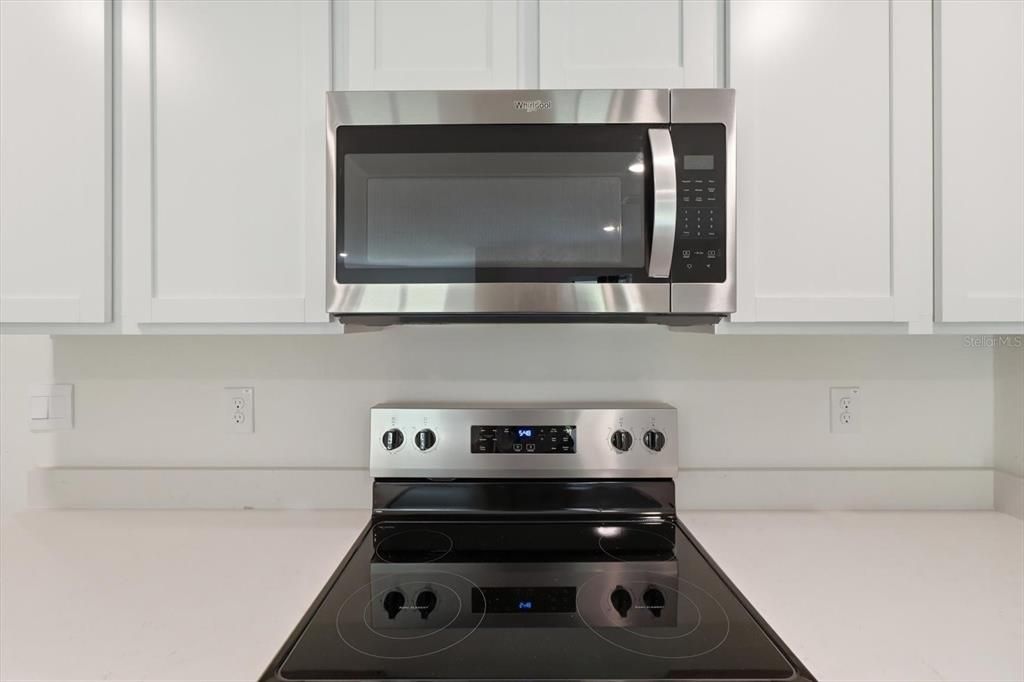 For Rent: $2,100 (4 beds, 2 baths, 1827 Square Feet)