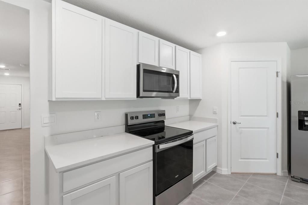 For Rent: $2,100 (4 beds, 2 baths, 1827 Square Feet)