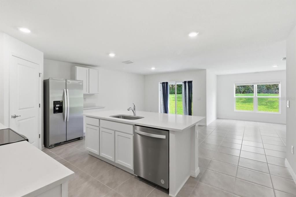 For Rent: $2,100 (4 beds, 2 baths, 1827 Square Feet)