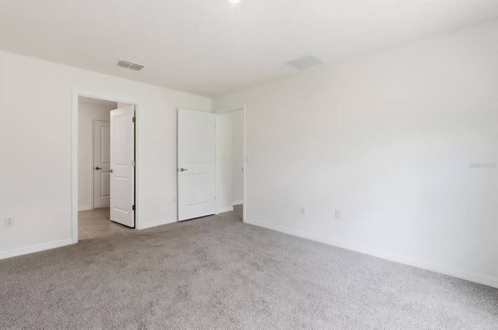 For Rent: $2,100 (4 beds, 2 baths, 1827 Square Feet)