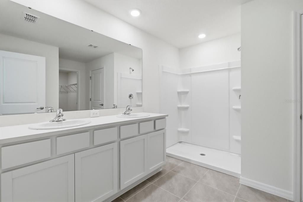 For Rent: $2,100 (4 beds, 2 baths, 1827 Square Feet)