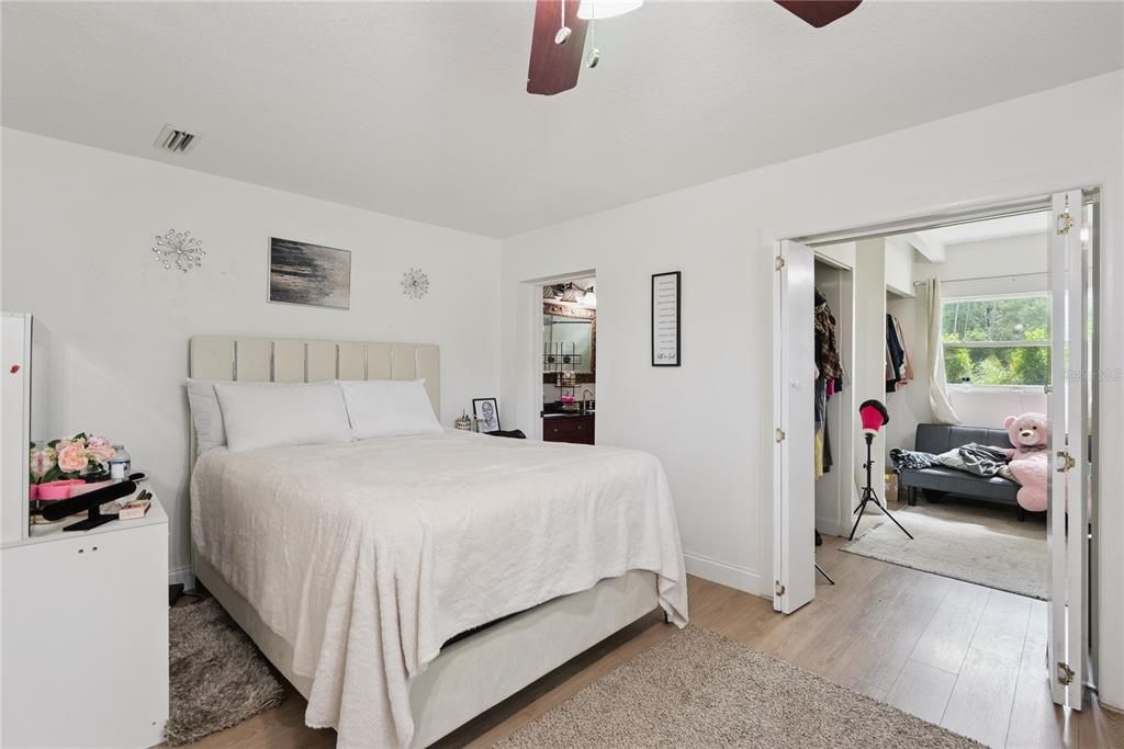 En Venta: $435,000 (4 camas, 3 baños, 1880 Pies cuadrados)