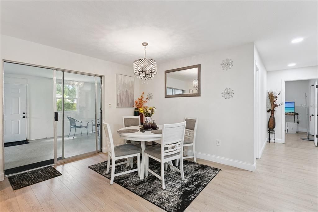 En Venta: $435,000 (4 camas, 3 baños, 1880 Pies cuadrados)