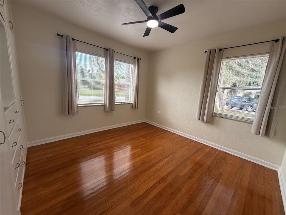 For Rent: $1,900 (2 beds, 1 baths, 960 Square Feet)