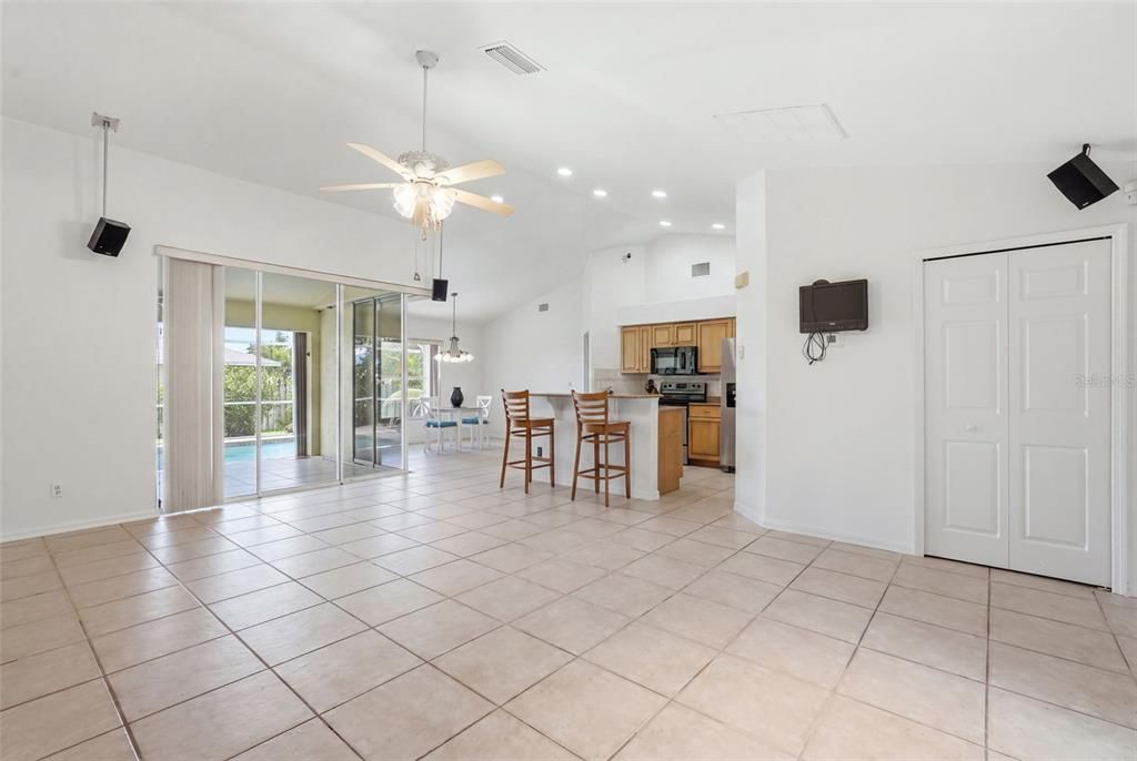 For Sale: $359,900 (3 beds, 2 baths, 1516 Square Feet)