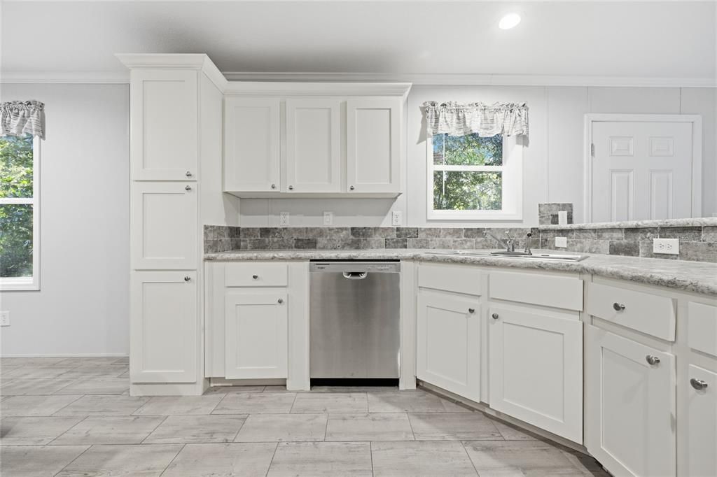 For Sale: $1,100,000 (3 beds, 2 baths, 1782 Square Feet)