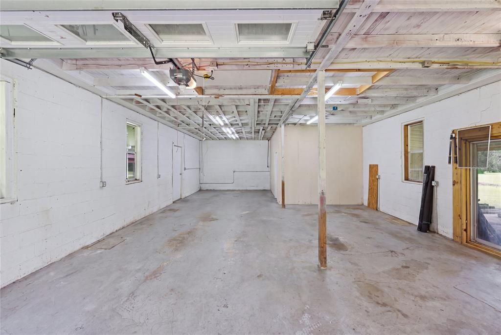 For Sale: $1,100,000 (3 beds, 2 baths, 1782 Square Feet)