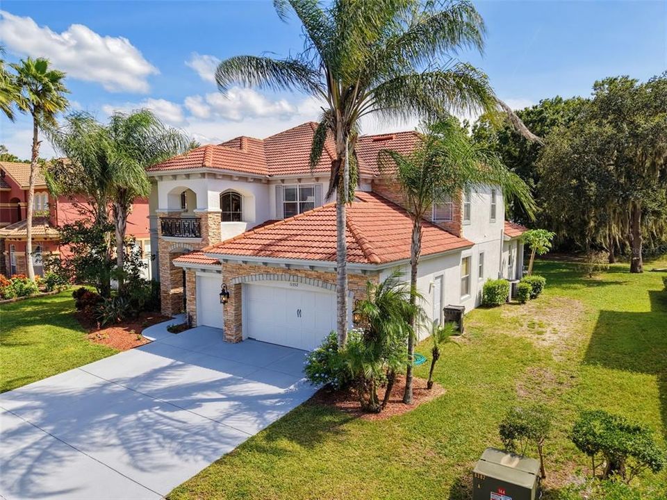 For Sale: $800,000 (5 beds, 3 baths, 3945 Square Feet)