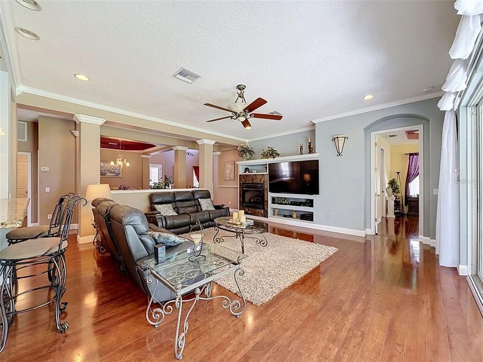 For Sale: $800,000 (5 beds, 3 baths, 3945 Square Feet)