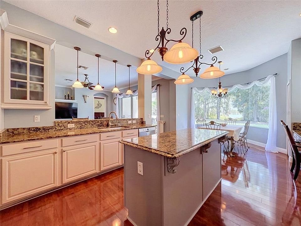For Sale: $800,000 (5 beds, 3 baths, 3945 Square Feet)